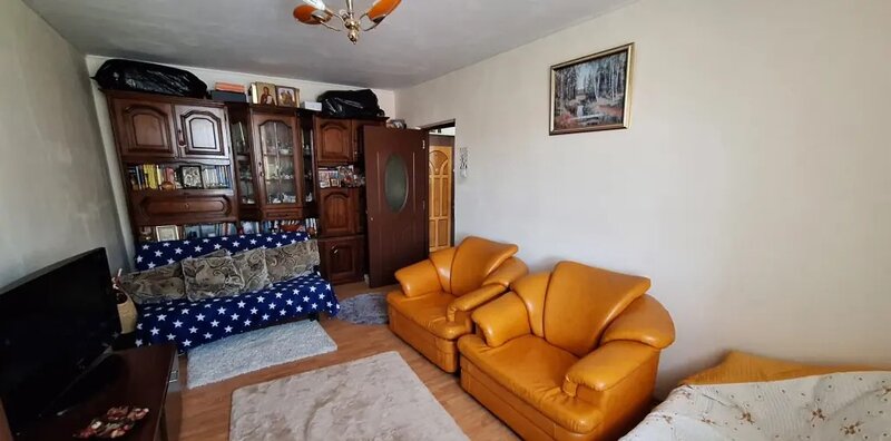 Obor Colentina, Teiul Doamnei, langa Sectia 7 Politie,