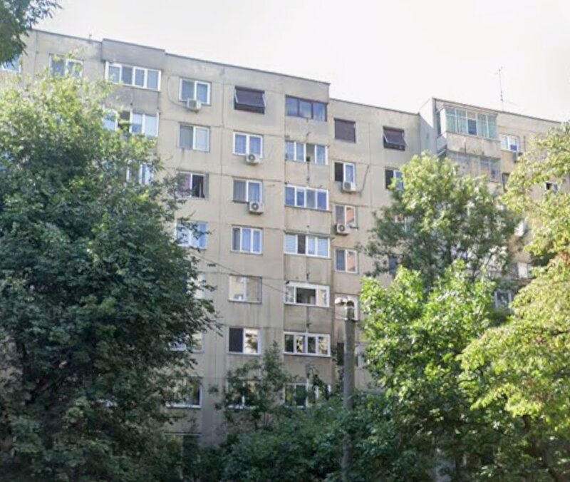 Obor Colentina, Teiul Doamnei, langa Sectia 7 Politie,
